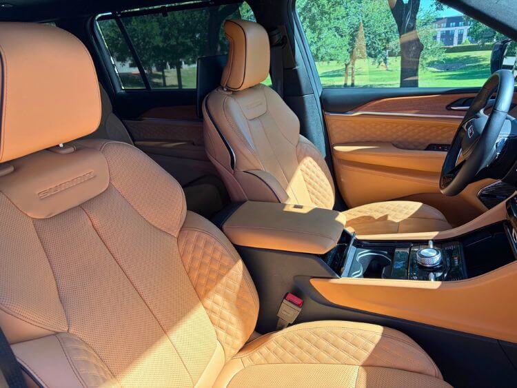 2026-Jeep-Cherokee-L-front-seat-passenger-entertain-carpro.