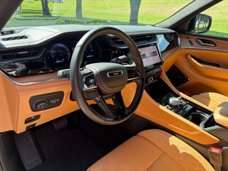 2026-Jeep-Cherokee-L-steering-wheel-carpro.