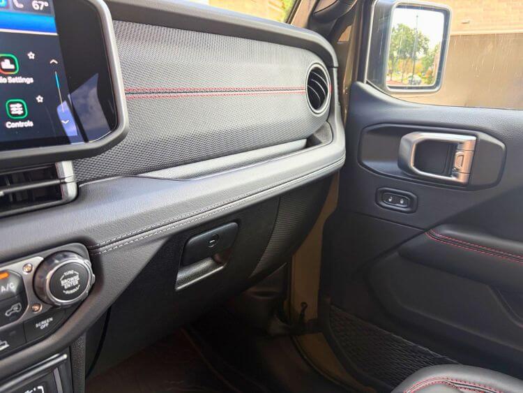 2026-Jeep-Gladiator-Rubicon-X-dash-
