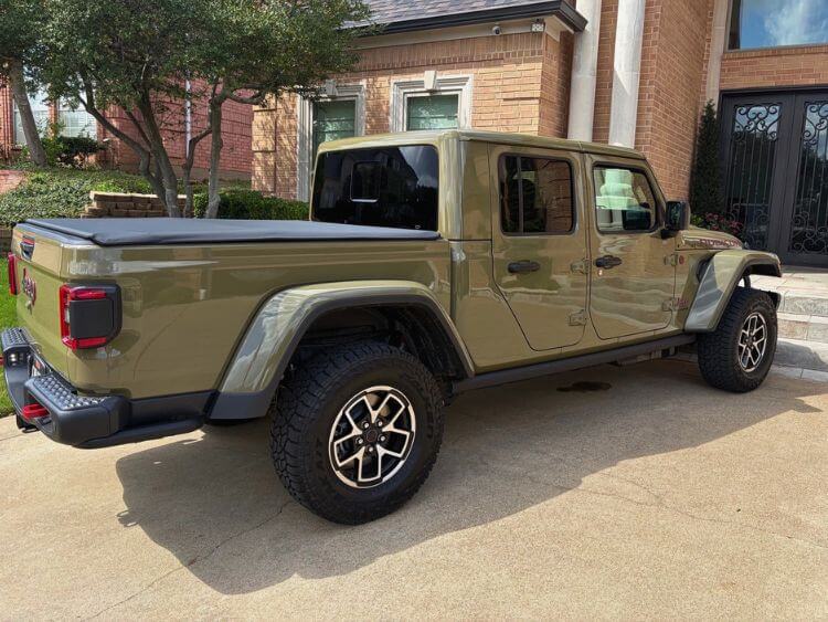 2026-Jeep-Gladiator-Rubicon-X-profile.jpg