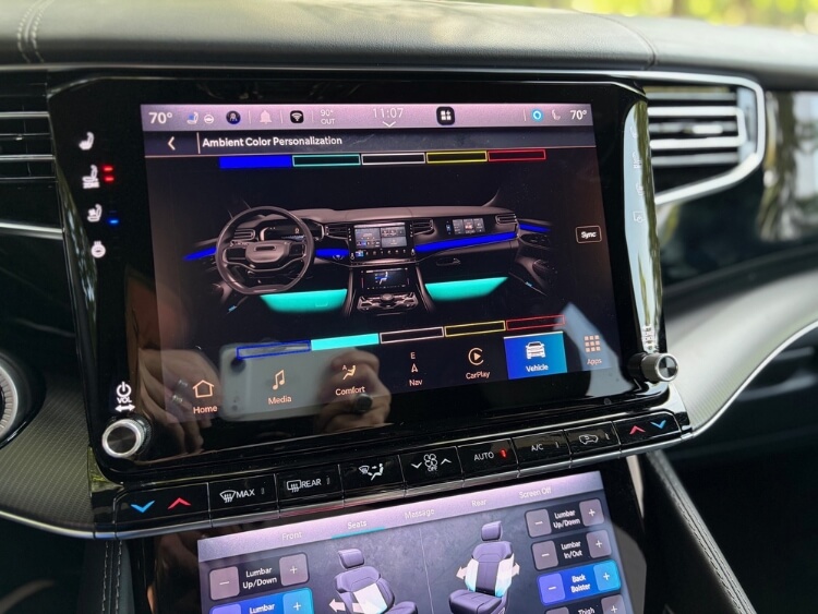 2026-Jeep-Grand-Wagoneer-L-Summit-Obsidian-ambient-lighting-screen-carpro.j