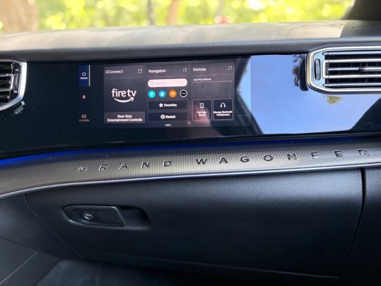 2026-Jeep-Grand-Wagoneer-L-Summit-Obsidian-passenger-screen-firetv-carpro.jpg