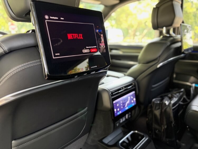 2026-Jeep-Grand-Wagoneer-L-Summit-Obsidian-rear-seat-entertainment-netflix-carpro.j