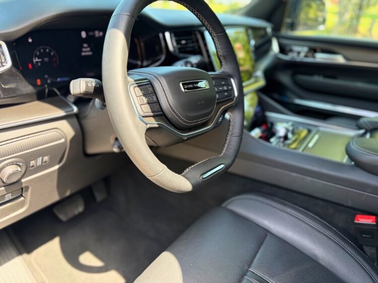 2026-Jeep-Grand-Wagoneer-L-Summit-Obsidian-steering-wheel-carpro.j