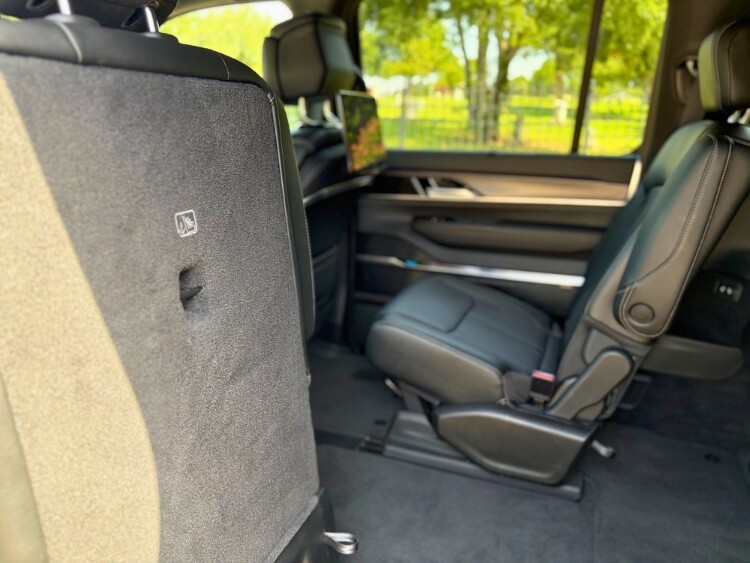 2026-Jeep-Grand-Wagoneer-L-Summit-Obsidian-third-row-carpro