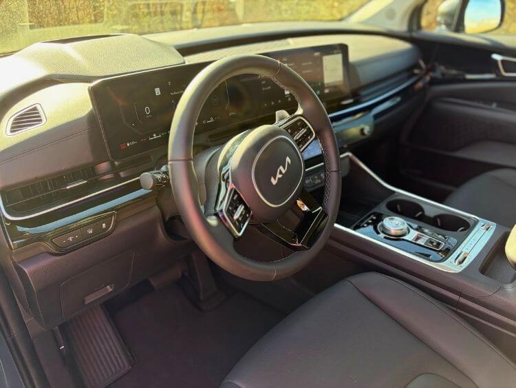 2026-Kia-Carnival-Hybrid-SX-Prestige-cabin-steeringh-wheel.cargo.jpg