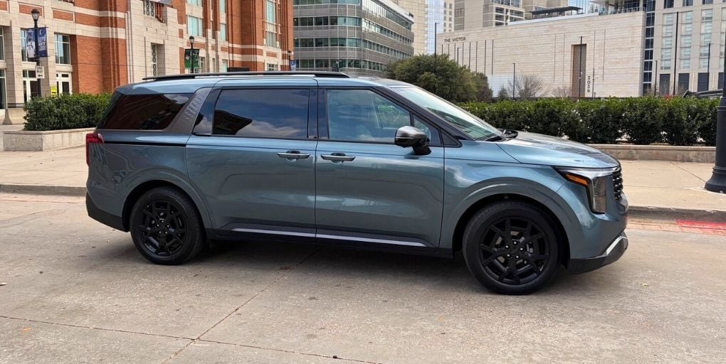 2026 Kia Carnival Hybrid SX Prestige. CarPro.