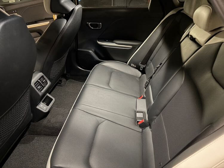 2026-Kia-K4-GT-Line-Turbo-Hatchback-2nd-row.jpg