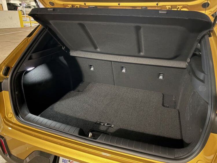 2026-Kia-K4-GT-Line-Turbo-Hatchback-cargo.carpro