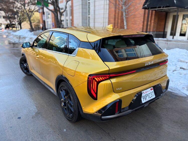 2026-Kia-K4-GT-Line-Turbo-Hatchback-exterior-3