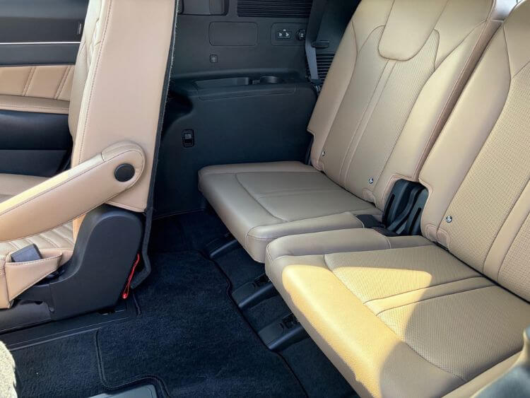 2026-Kia-Sorento-X-Line-SX-Prestige-3rd-row-2-.jpg