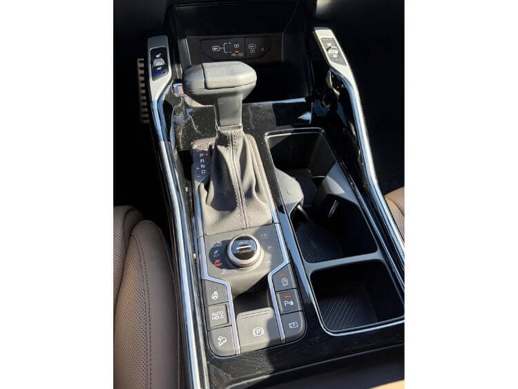 2026-Kia-Sorento-X-Line-SX-Prestige-centerconsole-