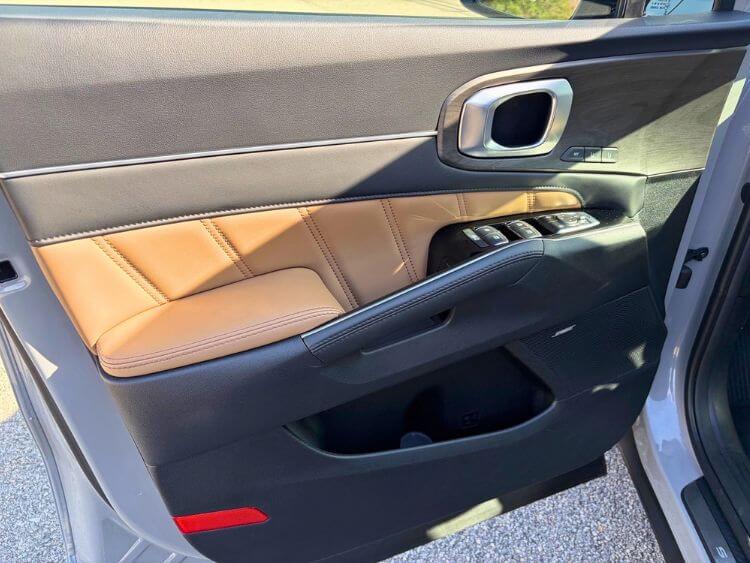 2026-Kia-Sorento-X-Line-SX-Prestige-door-panel.jpg