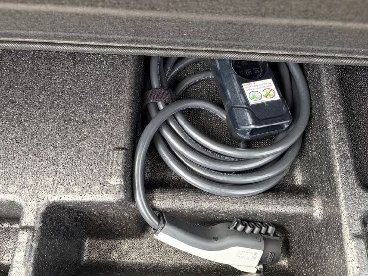 2026-Kia-Sportage-plug-in-hybrid-x-line-charger