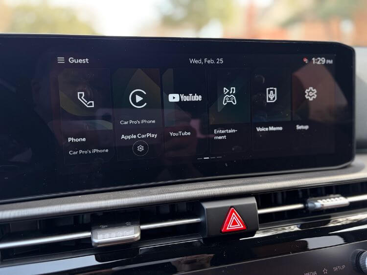 2026-Kia-Sportage-plug-in-hybrid-x-line-display-3-