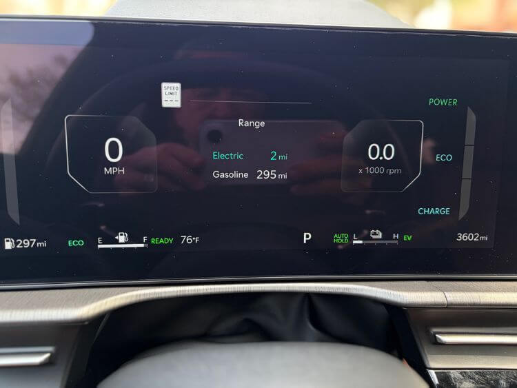 2026-Kia-Sportage-plug-in-hybrid-x-line-driver-display-1-carpro