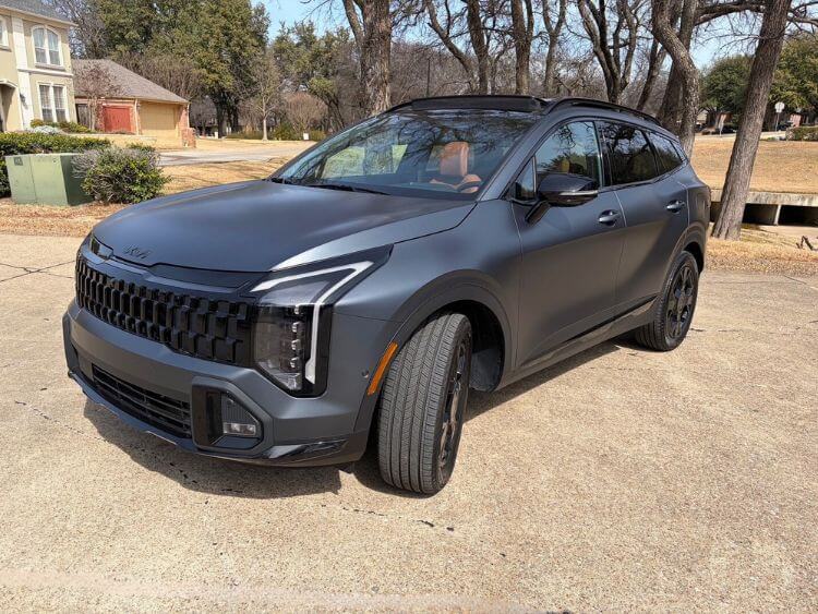 2026-Kia-Sportage-plug-in-hybrid-x-line-exteror-01-