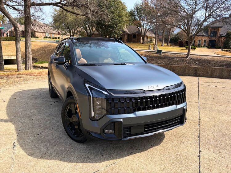 2026-Kia-Sportage-plug-in-hybrid-x-line-exteror-03