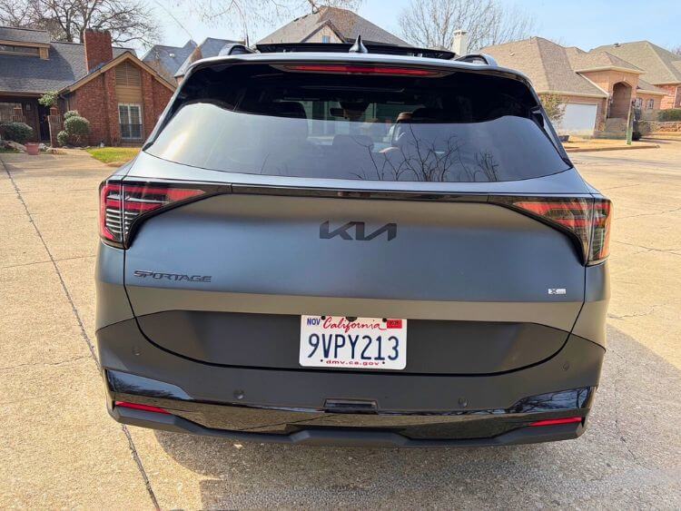 2026-Kia-Sportage-plug-in-hybrid-x-line-exteror-tail-end