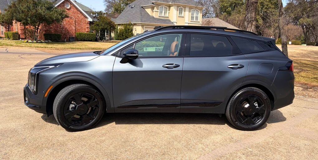 2026 Kia Sportage Plug-In Hybrid X-Line AWD. CarPro.