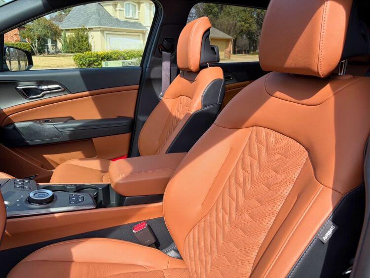 2026-Kia-Sportage-plug-in-hybrid-x-line-front-row-seats-