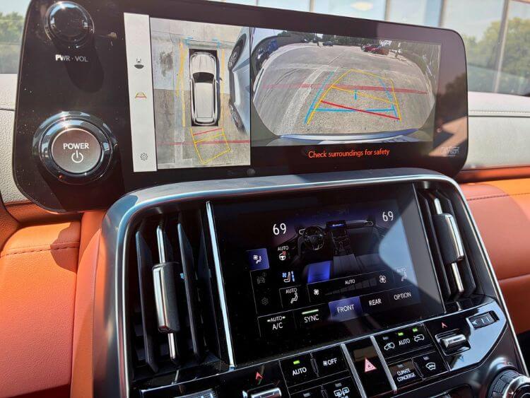 2026-Lexus-700-h-mulitmedia-camera-carpro