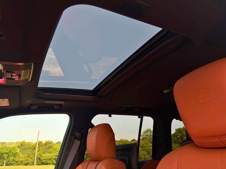 2026-Lexus-700-h-sunroof-carpro (1)