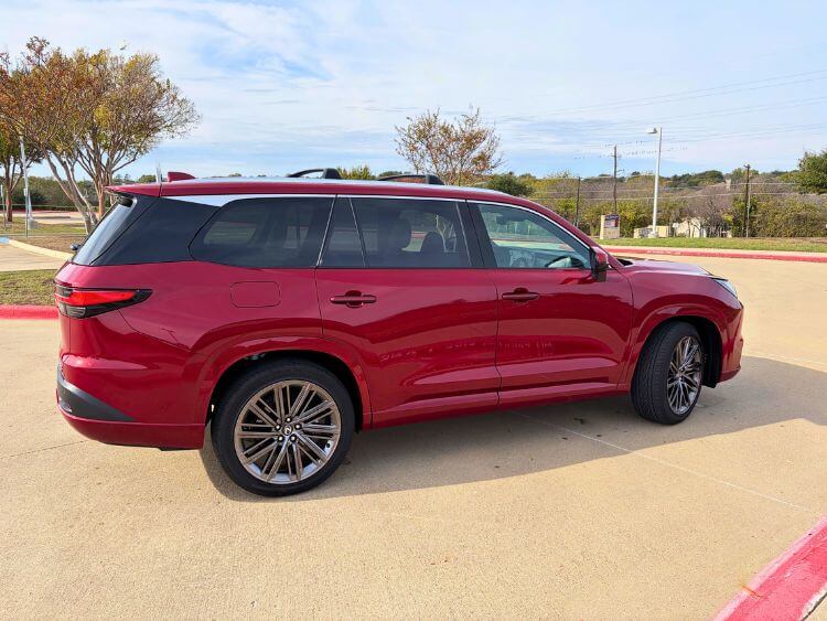 2026-Lexus-TX 550h+-exterior-5-carpro