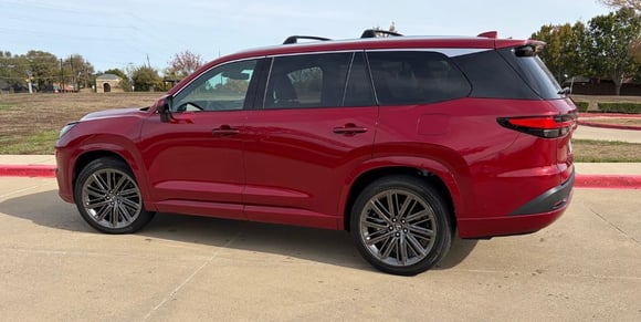 2026-Lexus-TX 550h+-hero-carpro