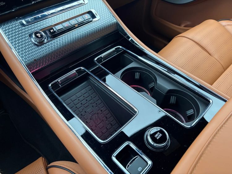 2026-Lincoln-Aviator-Black-Label-console-2-carpro.jpg (1)