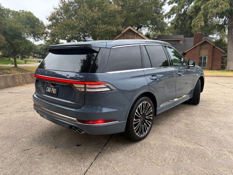 2026-Lincoln-Aviator-Black-Label-exterior1-carpro