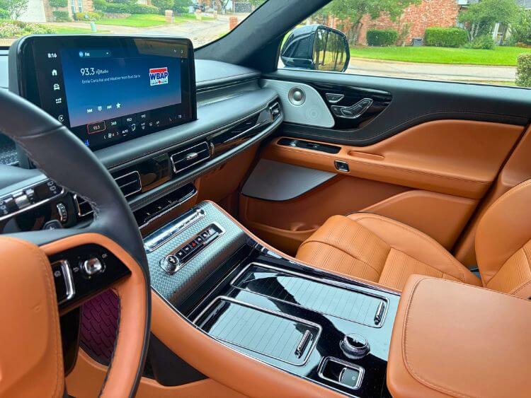 2026-Lincoln-Aviator-Black-Label-infotainment-carpro