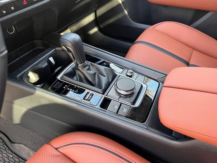 2026-Mazda-cx-50-Meridian-console-carpro
