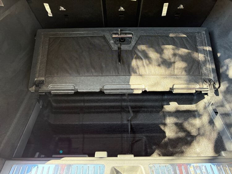 2026-Mercedes-Benz-EQE 320-2.jpg