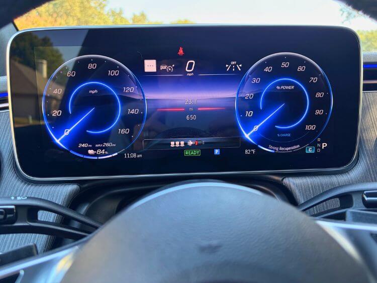 2026-Mercedes-Benz-EQE 320-digital-display-2