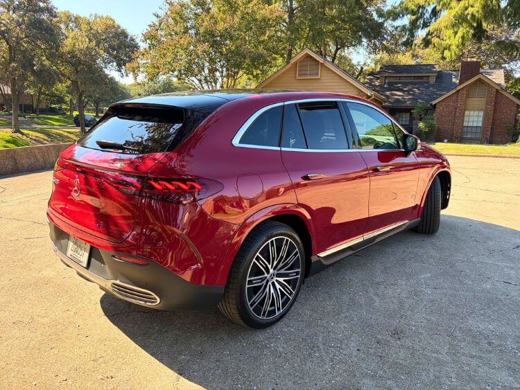 2026-Mercedes-Benz-EQE 320-exterior-1.jpg