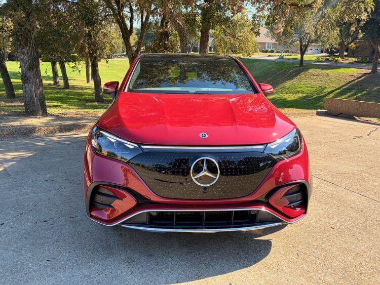 2026-Mercedes-Benz-EQE 320-exterior-4.jpg