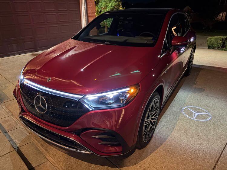 2026-Mercedes-Benz-EQE 320-exterior-logo-light2