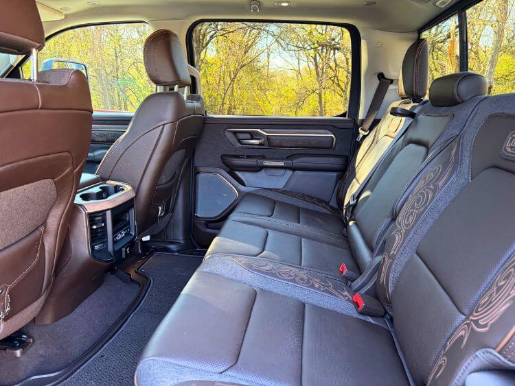 2026-Ram-1500-Longhorn-Limited-Hemi-2nd-row