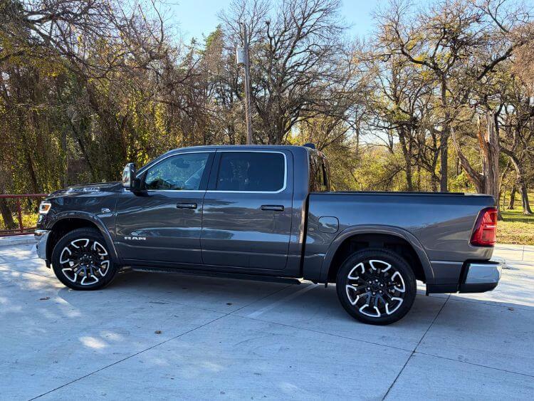 2026-Ram-1500-Longhorn-Limited-Hemi-exterior-profile