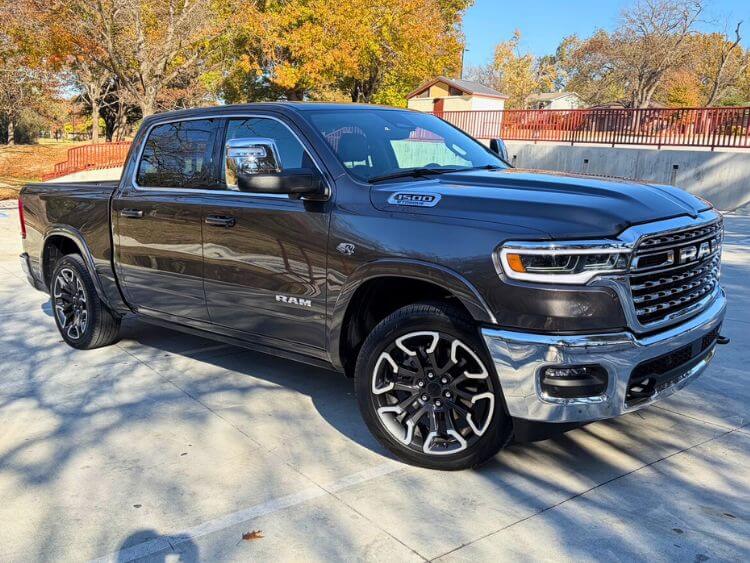 2026-Ram-1500-Longhorn-Limited-Hemi-exterior01