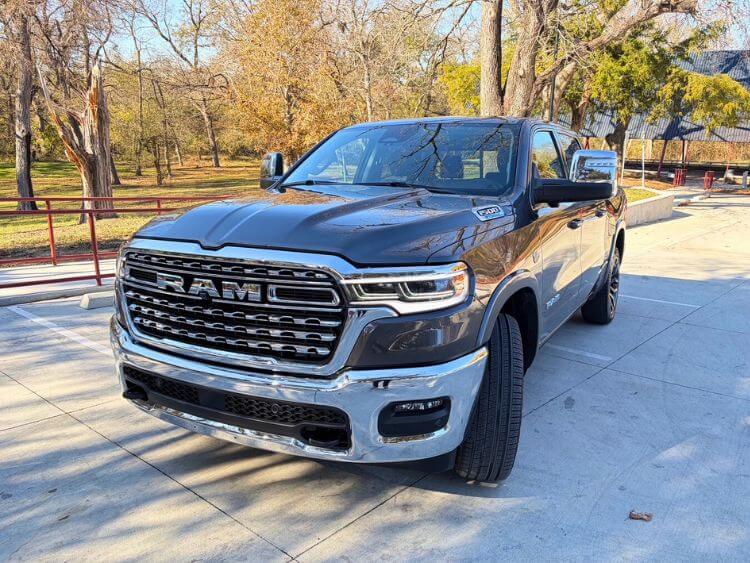 2026-Ram-1500-Longhorn-Limited-Hemi-exterior02