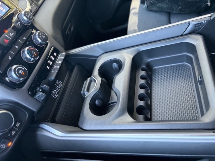 2026-Ram-1500-bighorn-console-2-carpro