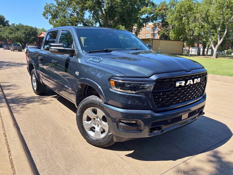 2026-Ram-1500-bighorn-exterior-hero-front-end-carpro