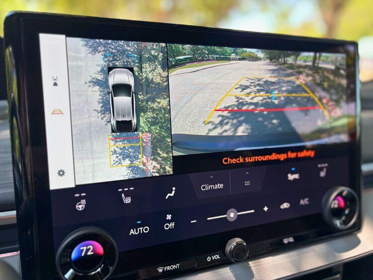 2026-Toyota-C-HR-XSE-backup-camera-carpro