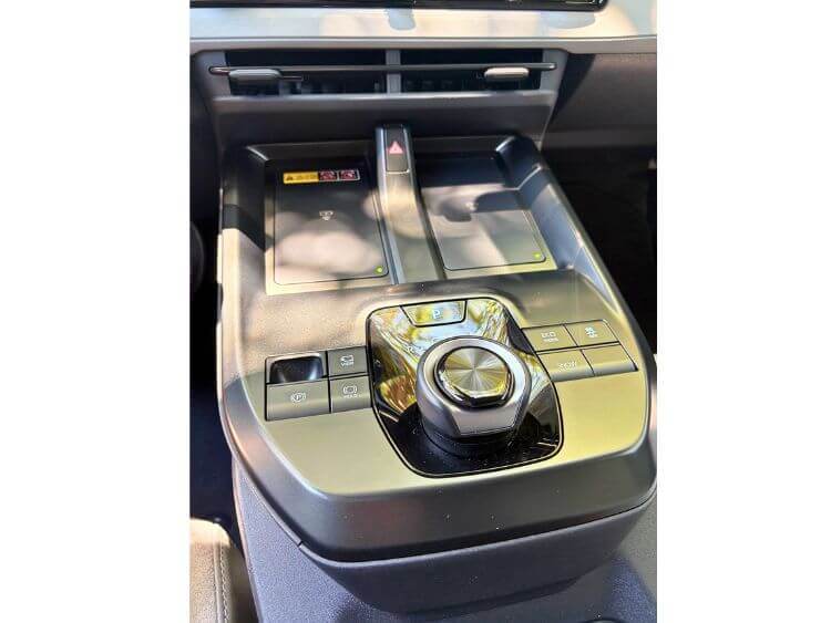 2026-Toyota-C-HR-XSE-console-carpro