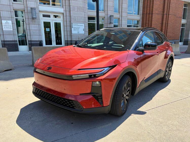 2026-Toyota-C-HR-XSE-exterior-2-carpro