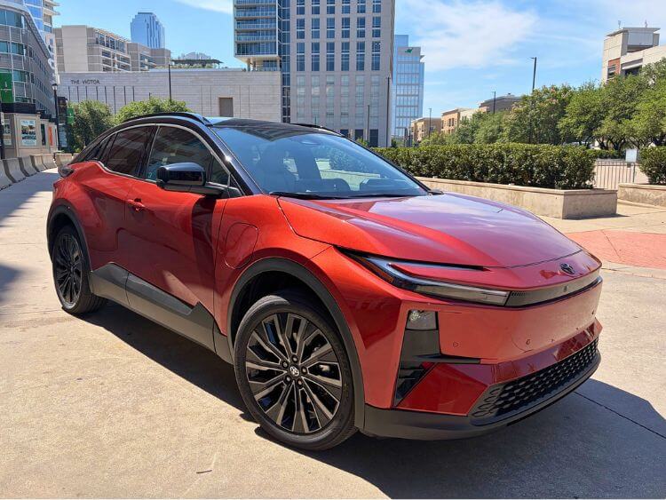2026-Toyota-C-HR-XSE-exterior-3-carpro