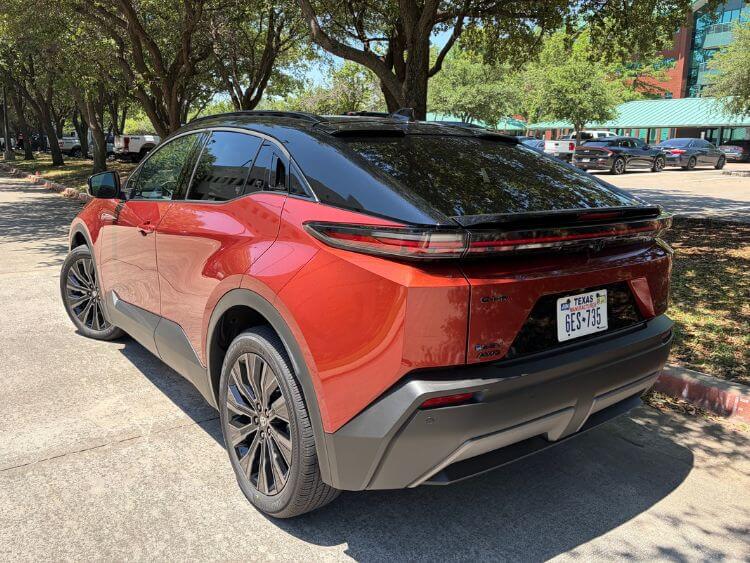 2026-Toyota-C-HR-XSE-exterior-4-carpro