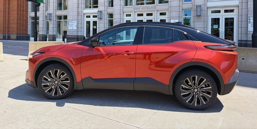 2026 Toyota C-HR XSE. CarPro.